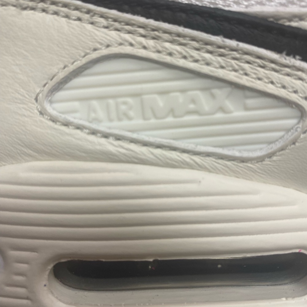 NEW, NEVER WORN Nike White/Ivory/Black Air Max Women's Athletic Shoe. Size 10 - Picture 8 of 8